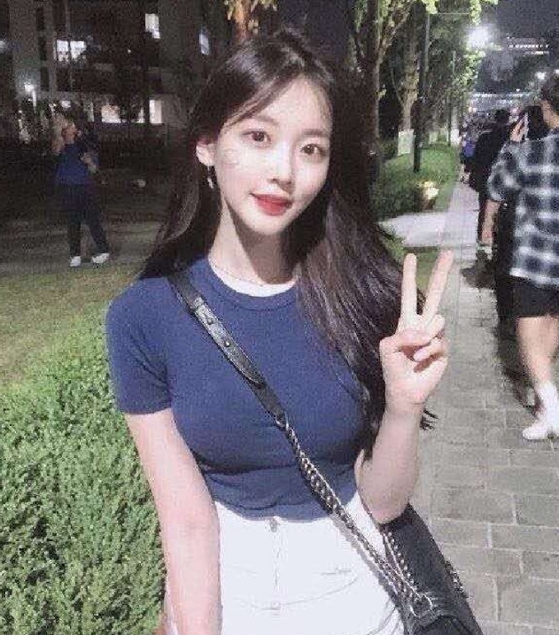 扬州清纯学妹性感车模风Sao少妇